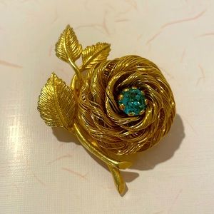 Vintage WEISS Flower Brooch Pin Gold Tone Spun Wire Crystal Rhinestones